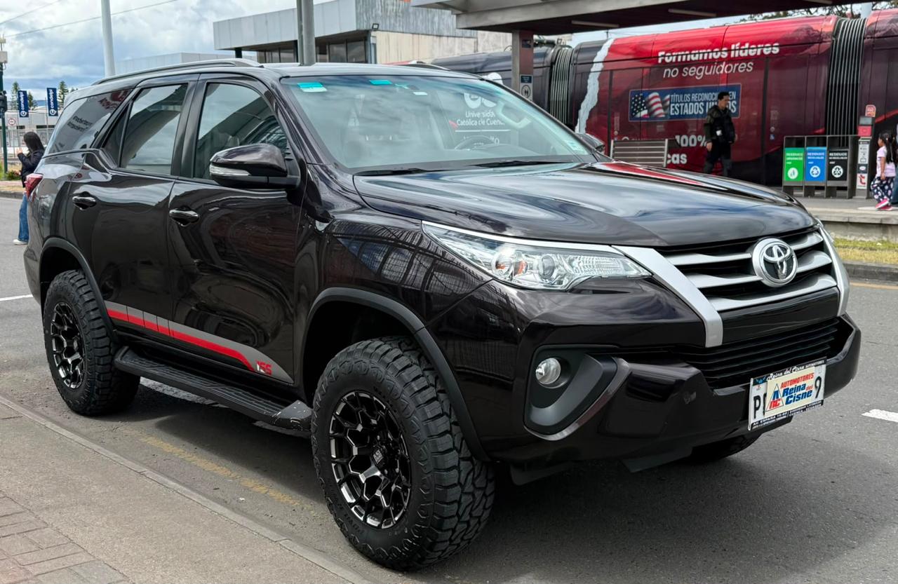 Toyota Fortuner - Vista 3